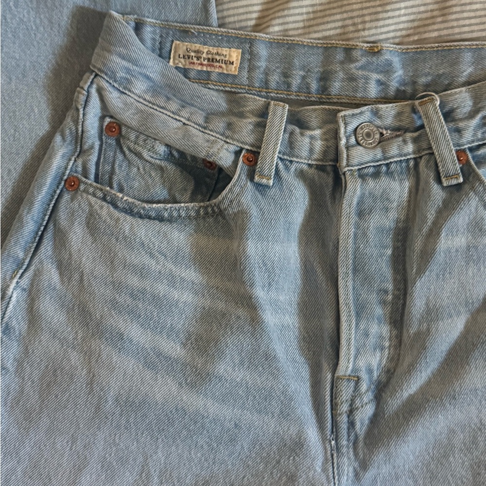 Levi's Women's Straight Leg Jeans in Denim Blue
